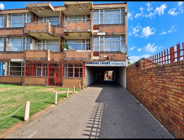 2 BEDROOM FLAT FOR SALE IN VEREENIGING CENTRAL